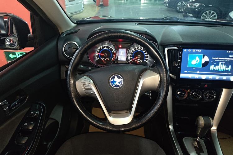 Used Venucia T70 2016 2.0L CVT Smart Choice Edition
