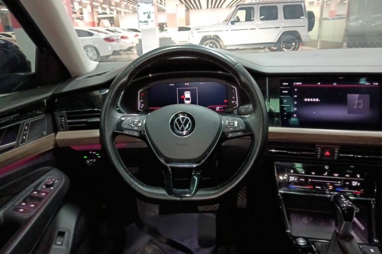 Used Volkswagen Passat 2020 Revised Version 330TSI Luxury Edition China VI Standard
