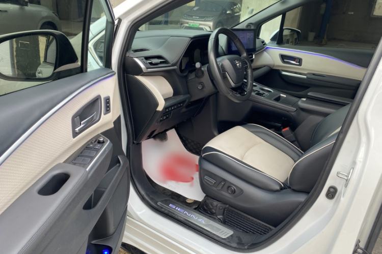 Used Toyota Sienna 2021 2.5L Hybrid Platinum Edition