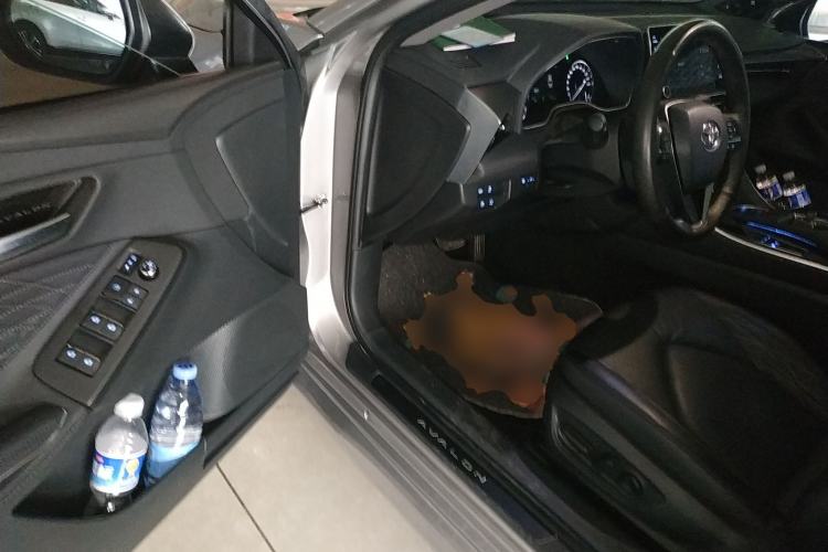 Used Toyota Avalon 2019 Dual-Engine 2.5L XLE Prestige Version China VI Standard
