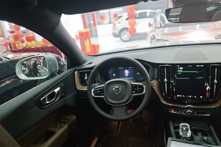 Used Volvo XC60 New Energy 2025 Plug-in Hybrid Long-Range All-Wheel Drive Smart & Luxurious Edition