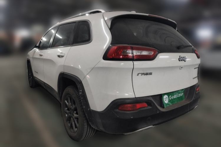 Used  Cherokee 2020 2.0L Two-Wheel Drive Classic Sports Edition
