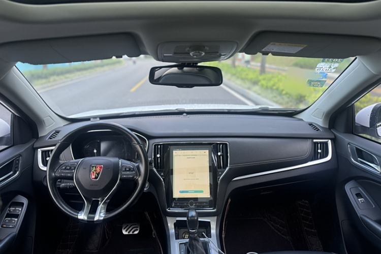 Used Roewe RX5 2018 30T Two-Wheel Drive Automatic Internet Smart Edition
