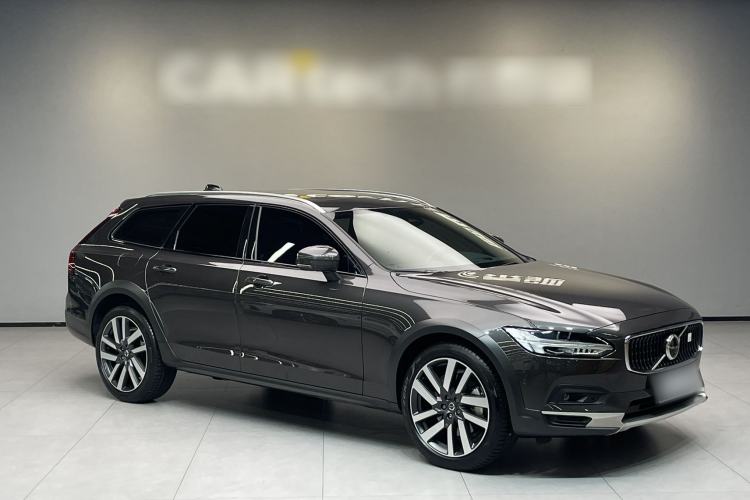 Used Volvo V90 2024 Cross Country B5 AWD Prestige Edition
