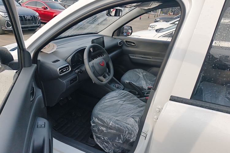 Used Wuling Hongguang New Energy 2025 Extended-Range Hybrid 50 km Standard Version
