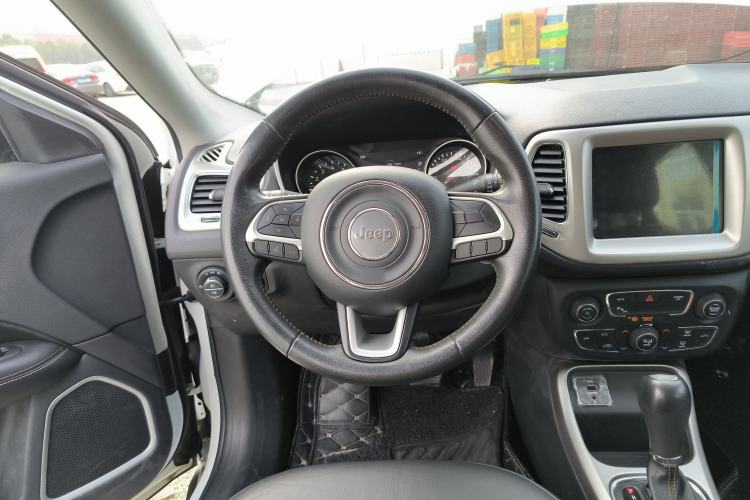 Used  Compass 2017 200T Automatic Family Edition
