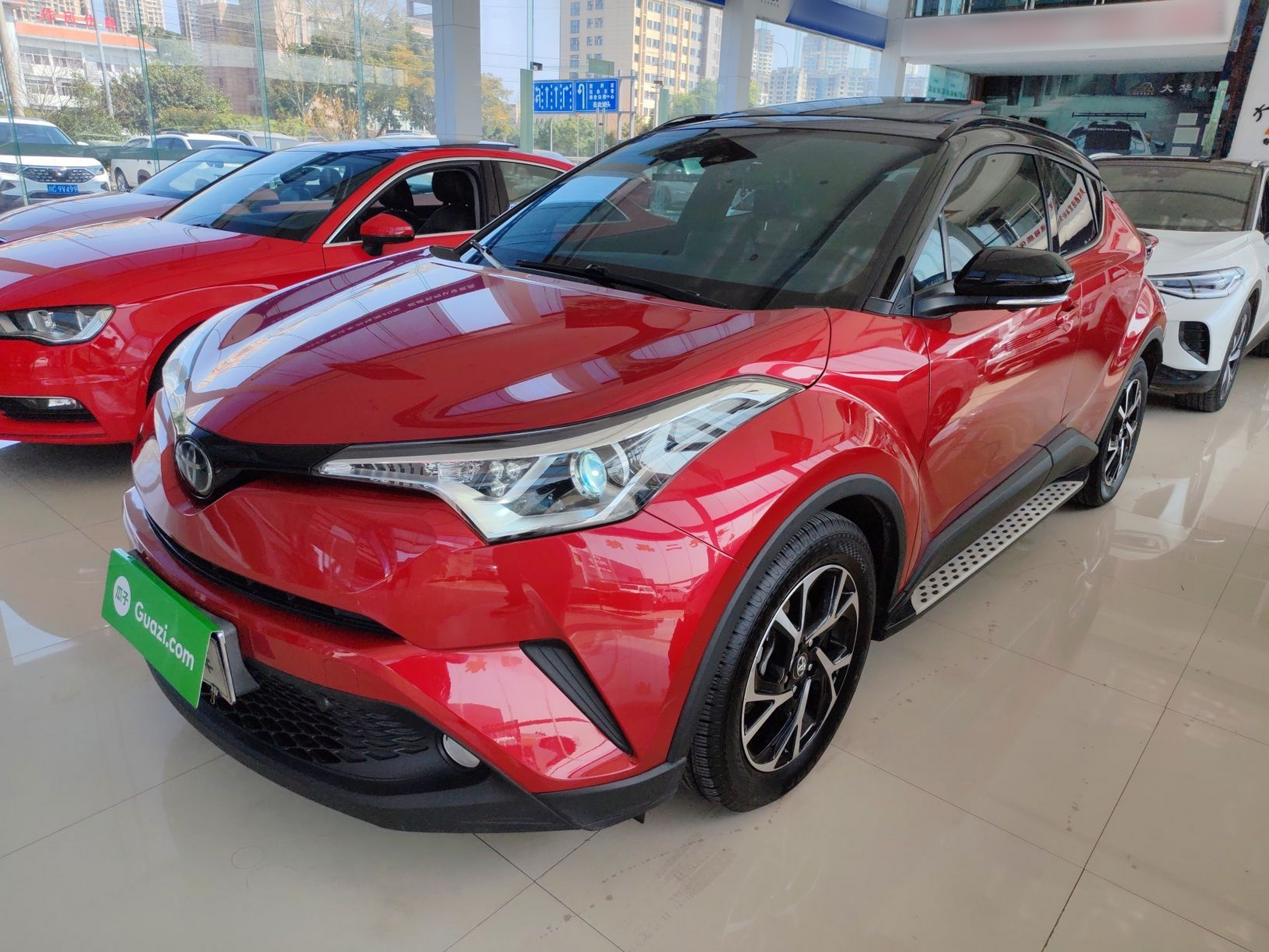 تحت مقدمة السيارة