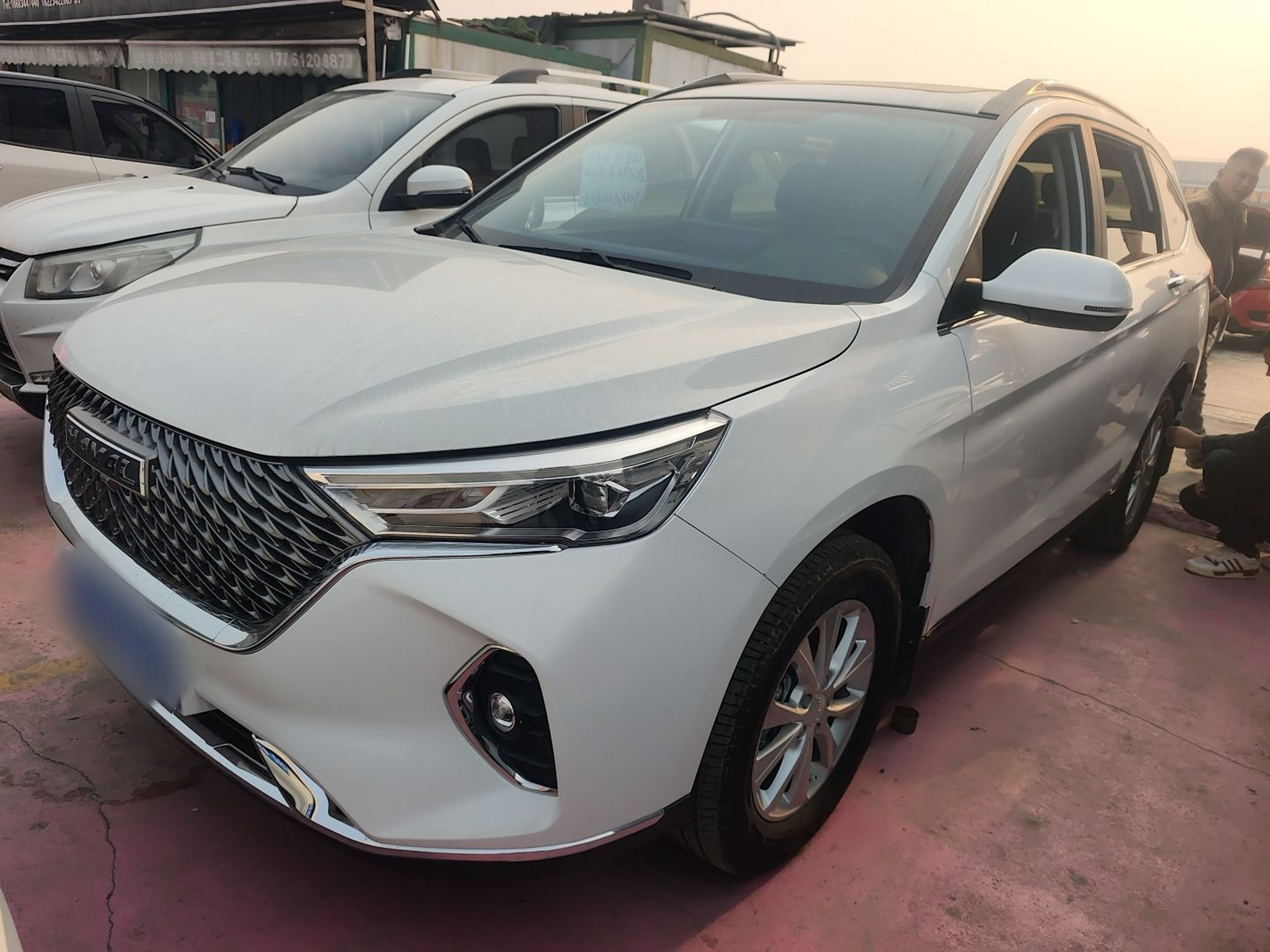 Под передней частью автомобиля