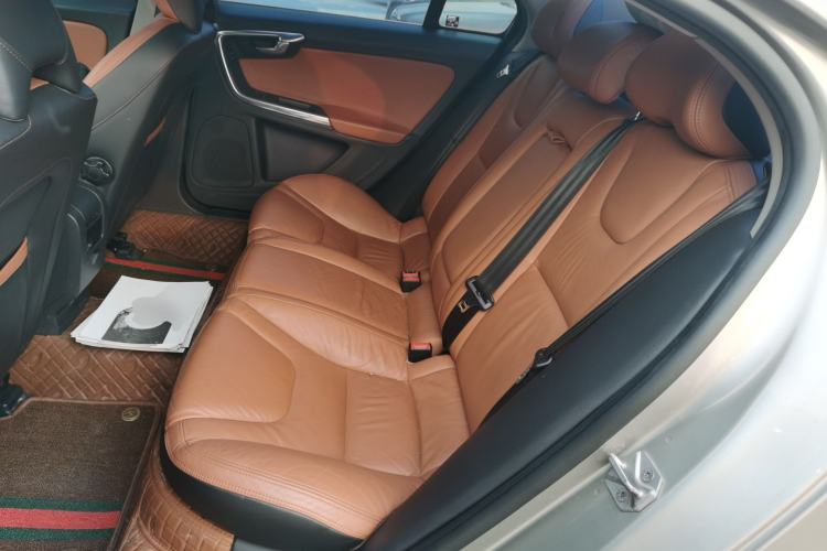 Used Volvo S60 2014 S60L 2.0T Zhiyuan Edition
