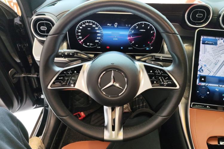 Used Mercedes-Benz GLC 2023 Facelift GLC 260 L 4MATIC Dynamic Version 5 Seats
