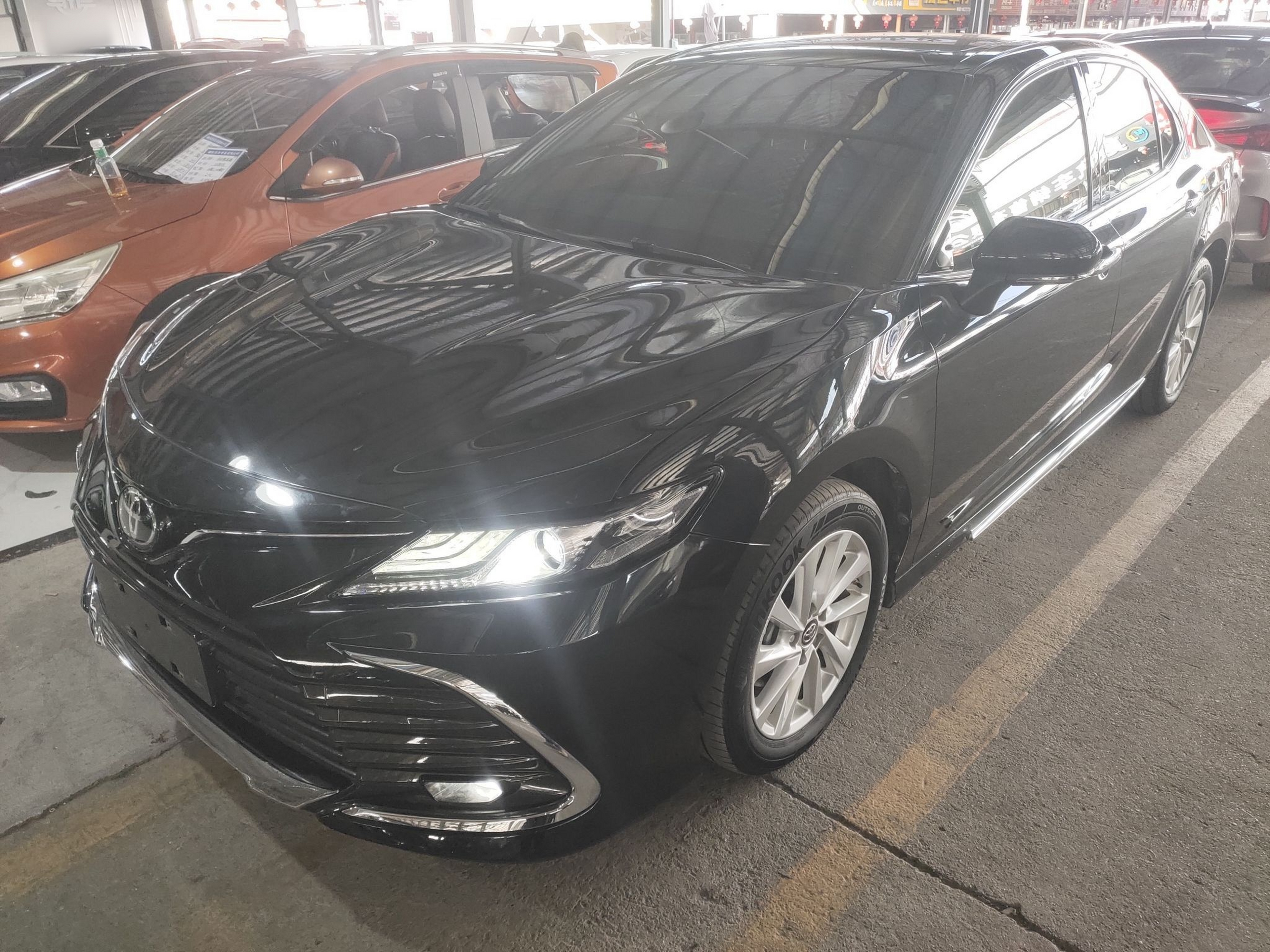 Под передней частью автомобиля