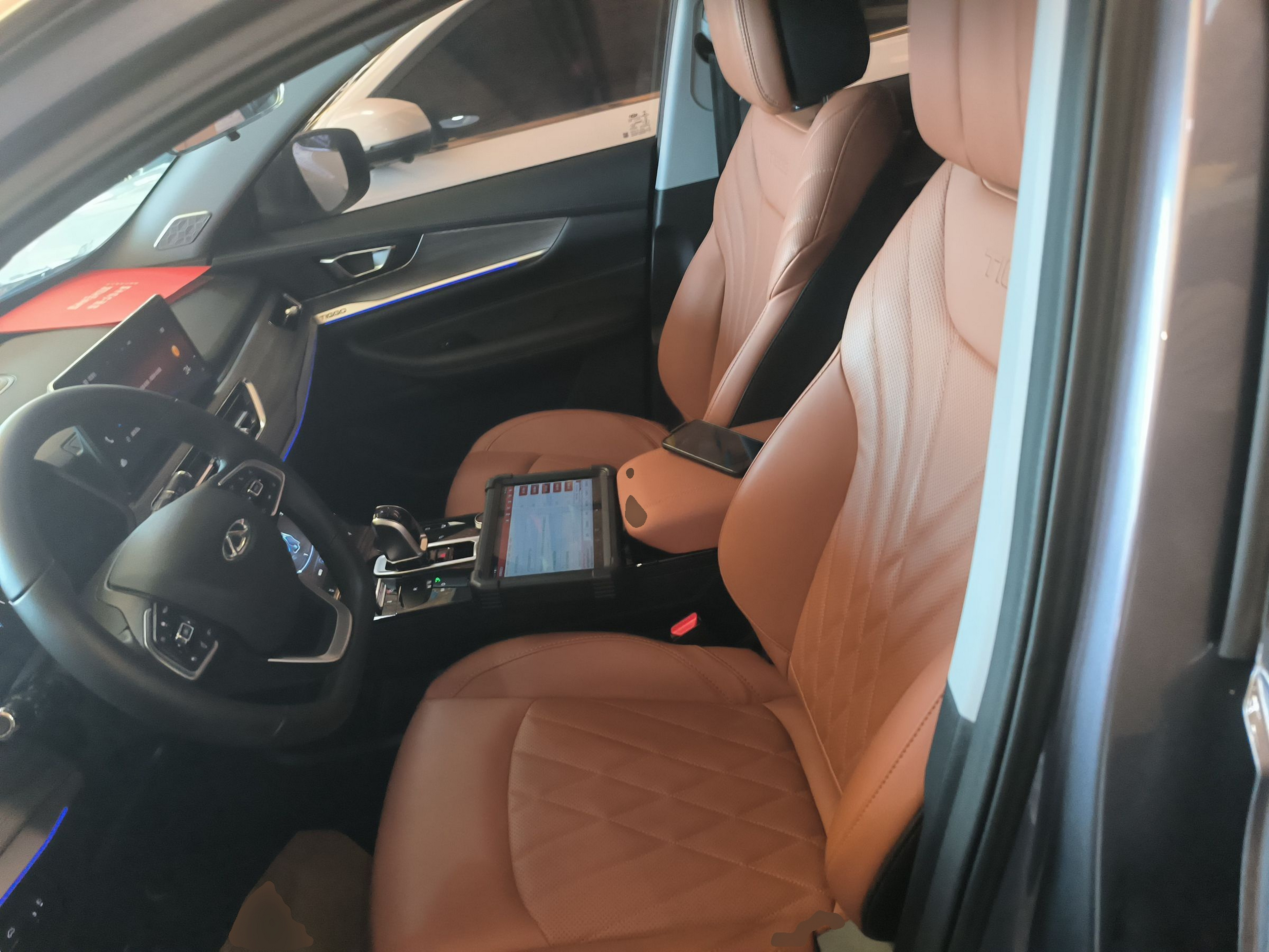 المقاعد الأمامية داخل السيارة