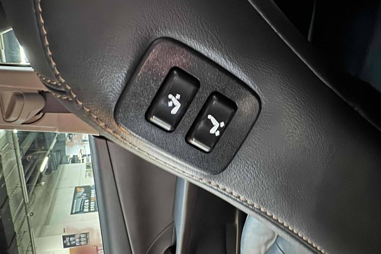 Used Toyota Camry 2016 2.0G 10th Anniversary Leading Edition
