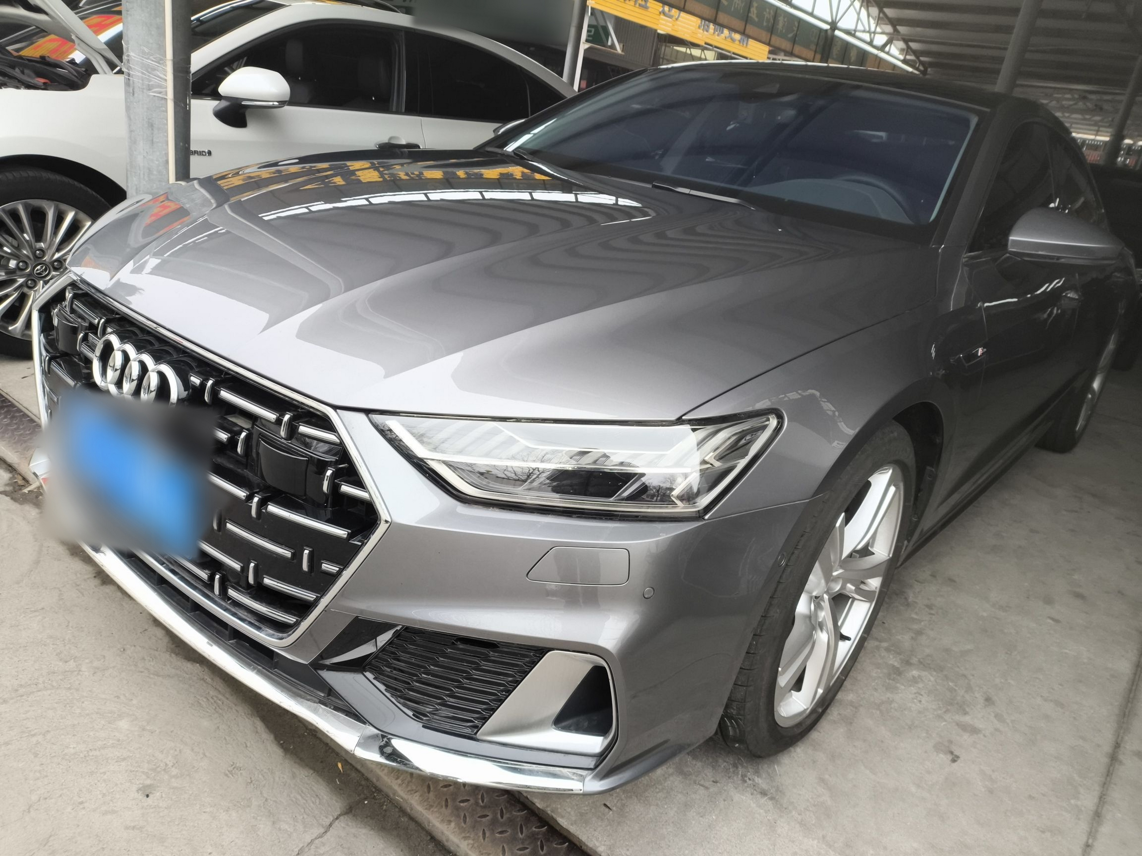 Под передней частью автомобиля