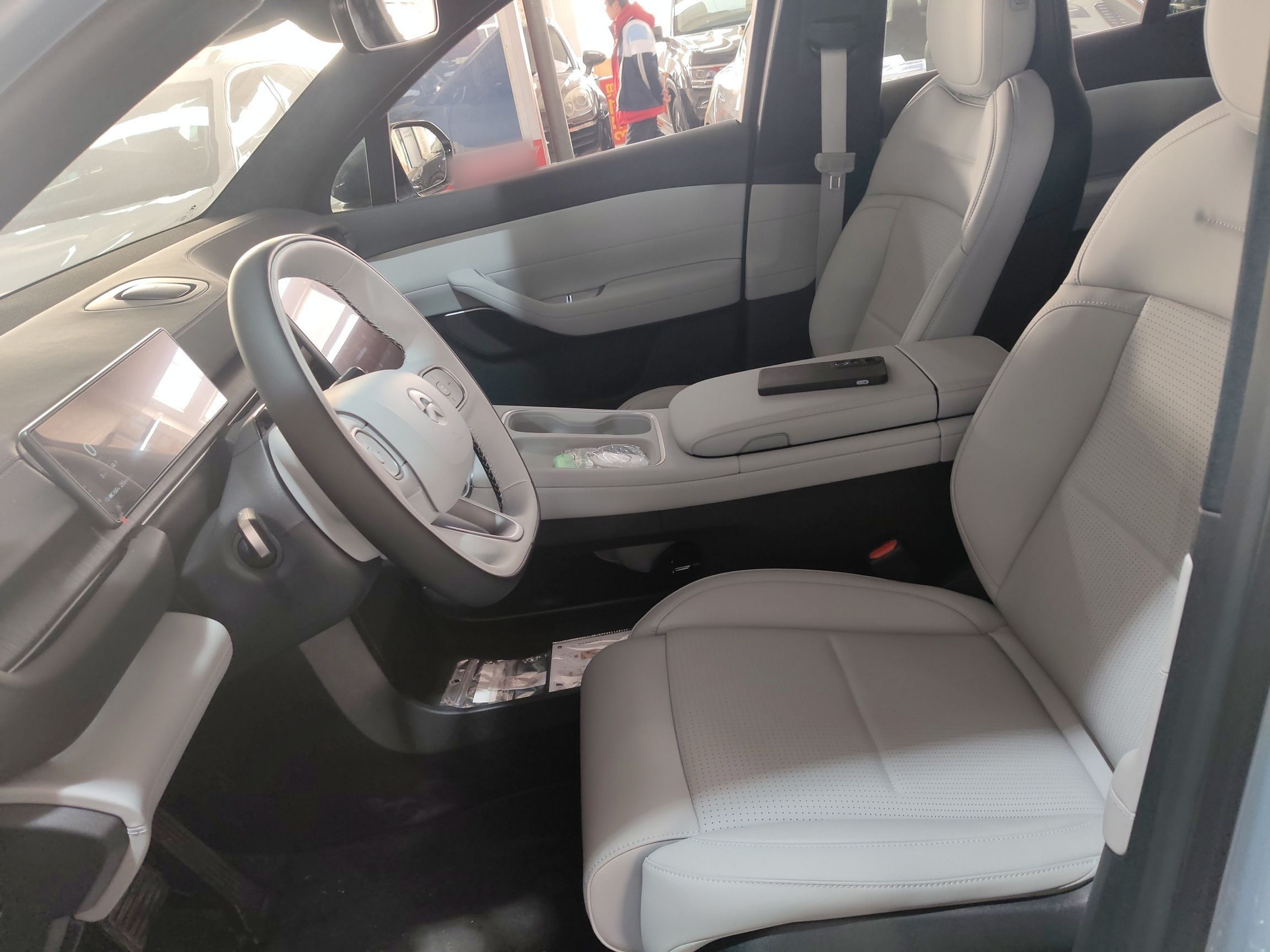 Переднее сиденье в автомобиле