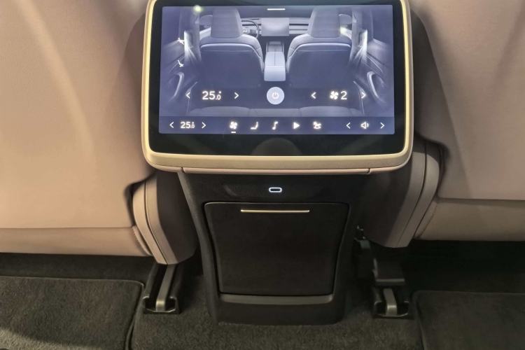 Used ONVO L60 2024 60 kWh All-Wheel Drive
