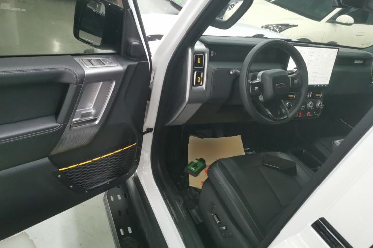 Used  V23 2025 501 Four-Wheel Drive Advanced Version
