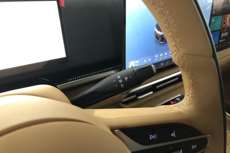 Used VOYAH Dream 2025 PHEV Four-Wheel Drive Excellence Kunpeng Edition
