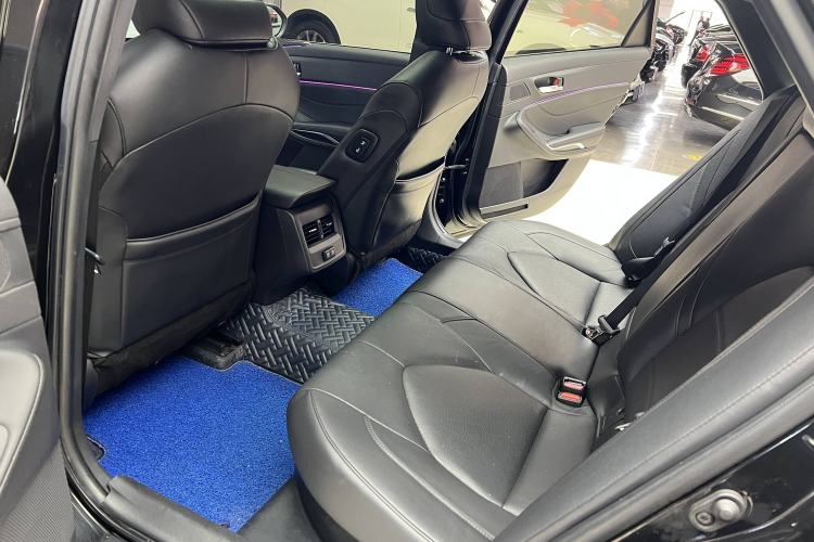 Used Toyota Avalon 2019 Dual-Engine 2.5L Luxury Edition China VI Standard
