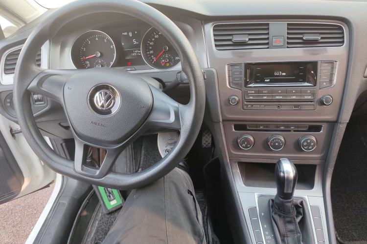 Used Volkswagen Golf 2016 1.6L Automatic Fashion Model
