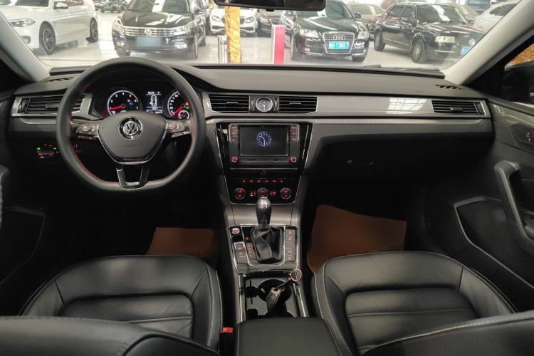 Used Volkswagen Passat 2017 330TSI DSG Luxury Edition
