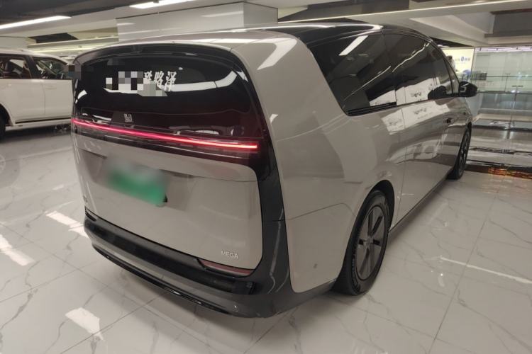 Used Li Auto MEGA 2024 Ultra Model
