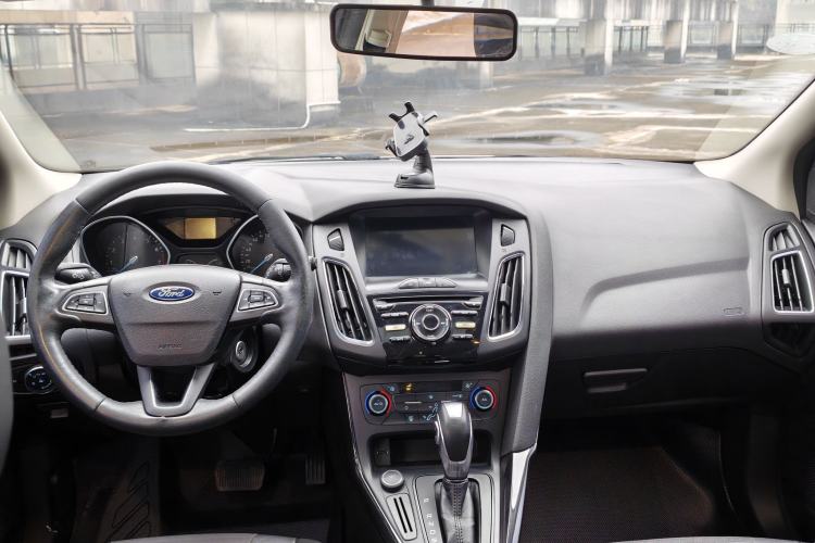 Used Ford Focus 2015 Hatchback 1.6L Automatic Fashion Edition
