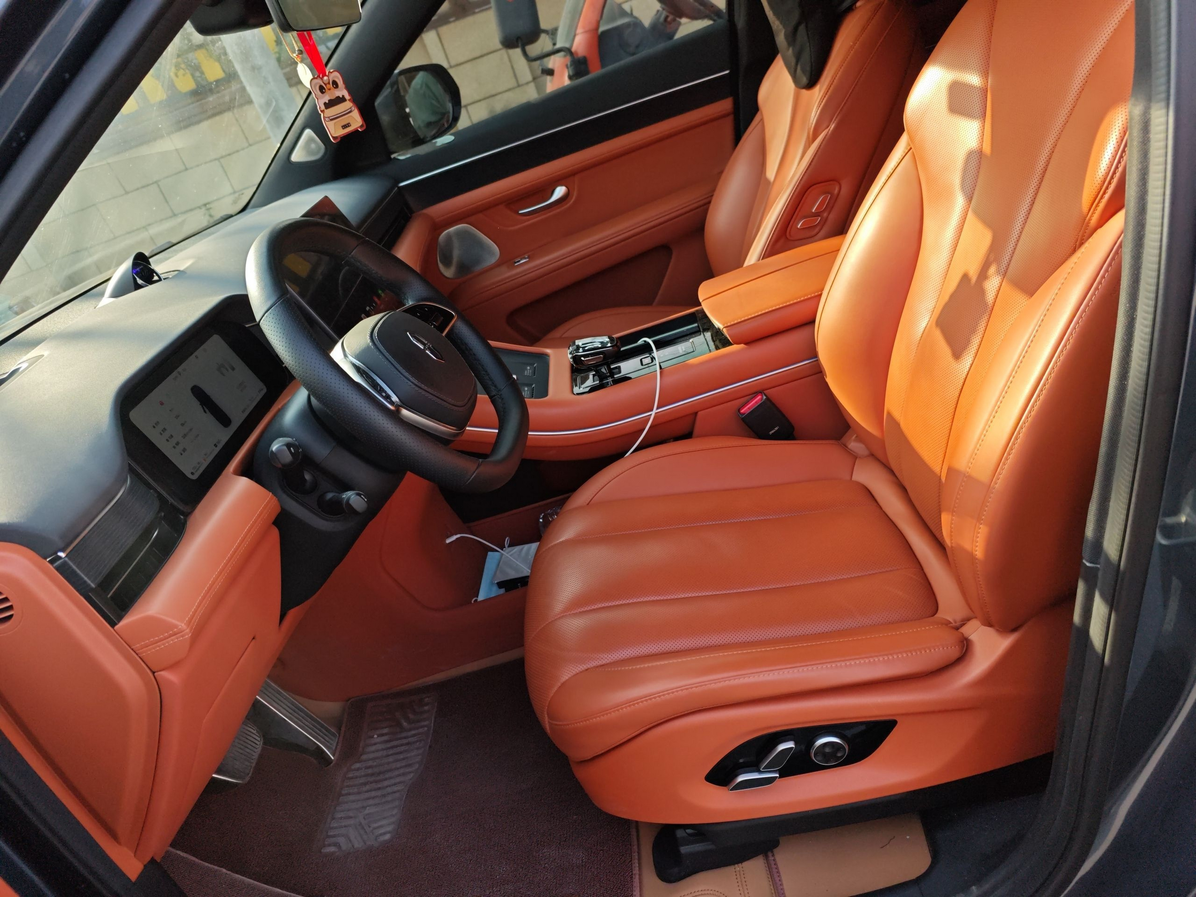 Переднее сиденье в автомобиле