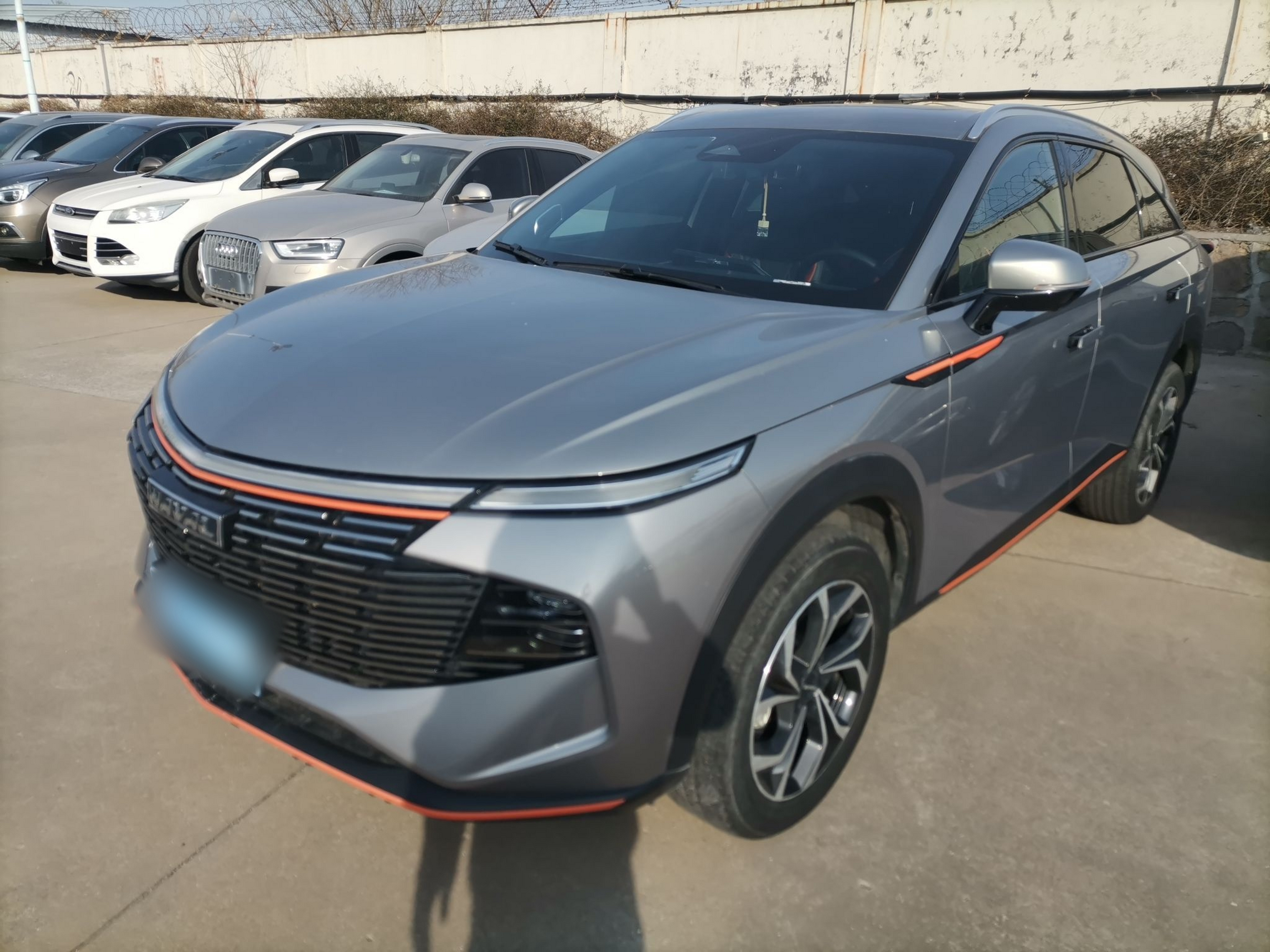 Под передней частью автомобиля