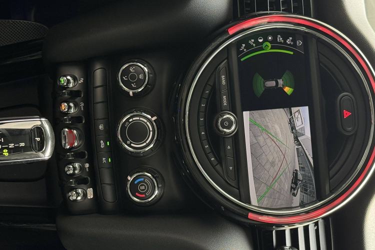 Used  MINI 2021 1.5T COOPER Classic Edition
