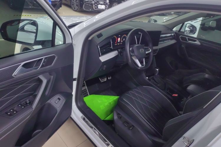 Used Volkswagen Tiguan L 2024 Outstanding Model 330TSI Automatic Two-Wheel Drive R-Line Dragon Glory Edition
