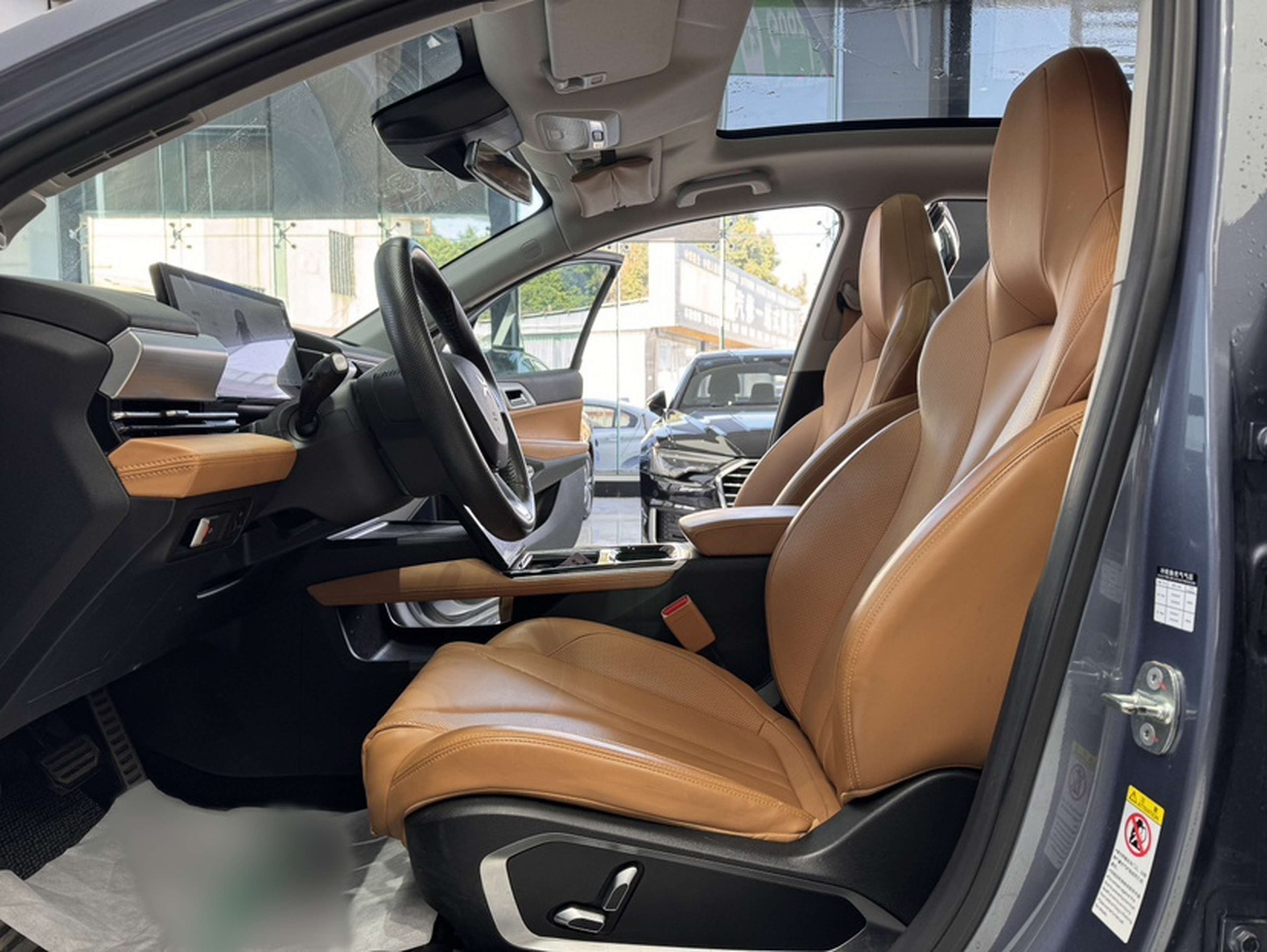 Переднее сиденье в автомобиле