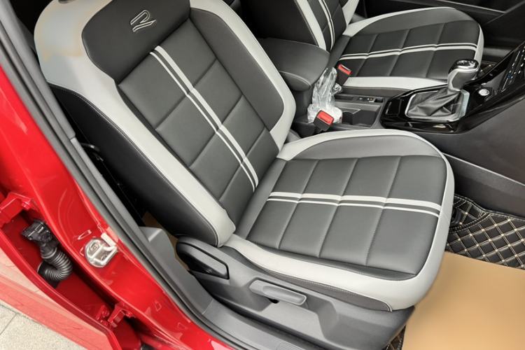 Used Volkswagen T-ROC 2023 300TSI DSG Two-Wheel-Drive Chen Guang Edition
