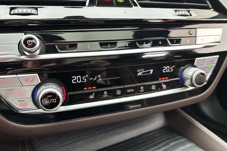 Used BMW 5 Series 2021 Facelifted 530Li Leading Edition M Sport Package
