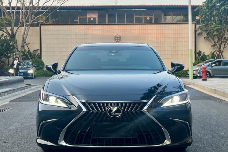 Used Lexus ES 2023 200 Excellence Edition

