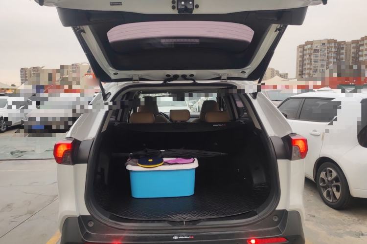 Used Toyota RAV4 2022 2.0L CVT 4x4 Fashion Edition
