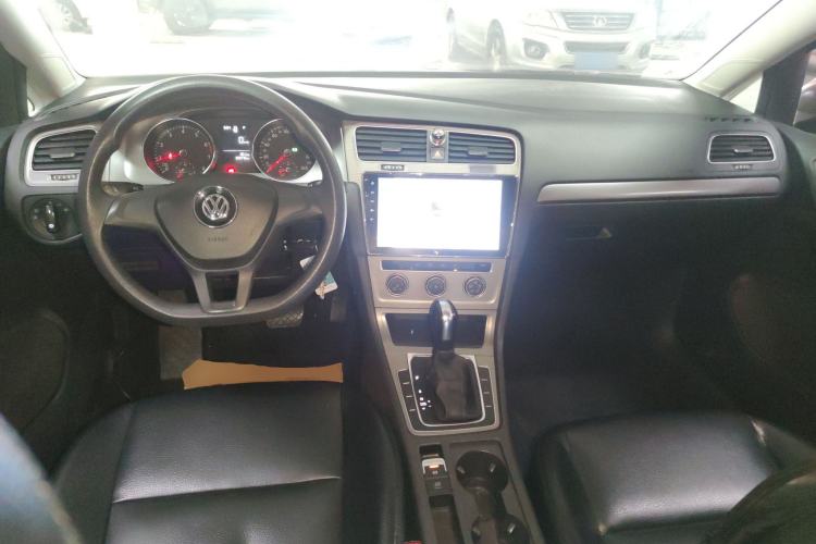 Used Volkswagen Golf 2016 1.6L Automatic Fashion Model
