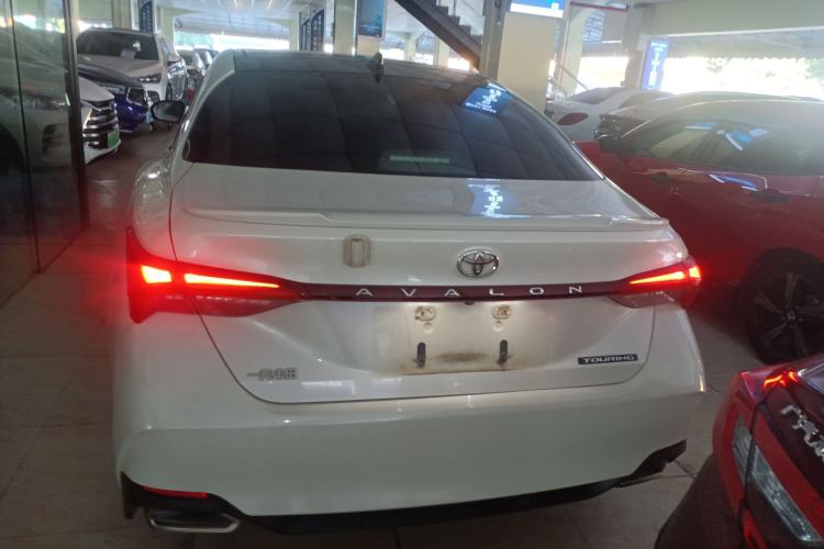 Used Toyota Avalon 2019 2.5L Touring Premium Version China VI Standard
