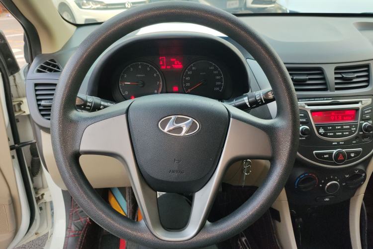 Used Hyundai Verna 2016 1.4L Manual Smart GLS Trim
