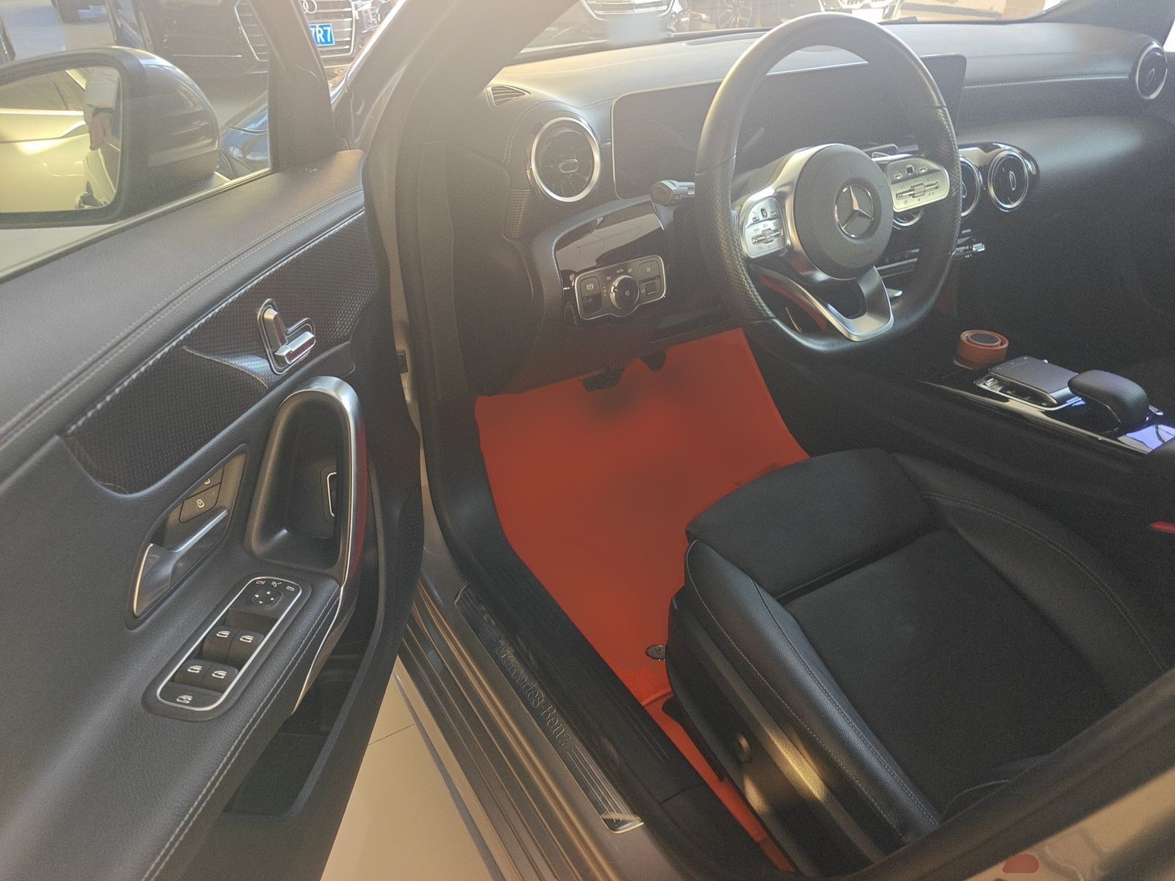 Переднее сиденье в автомобиле