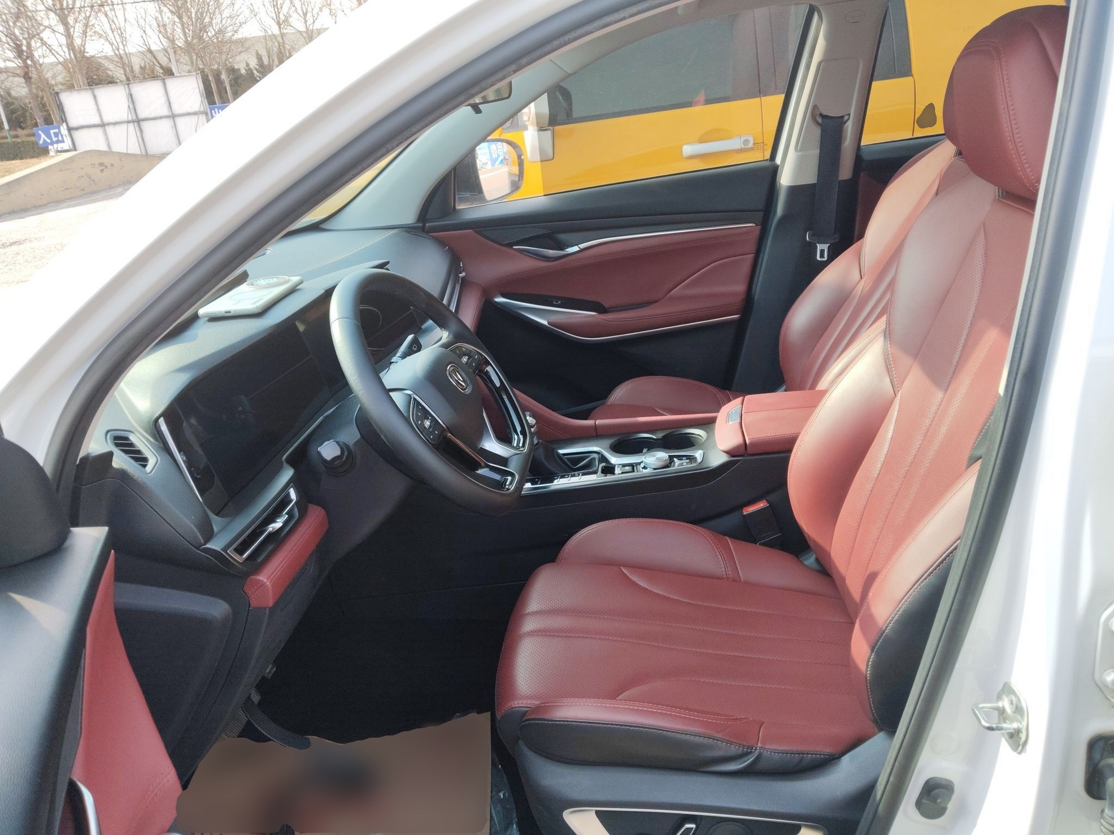 Переднее сиденье в автомобиле