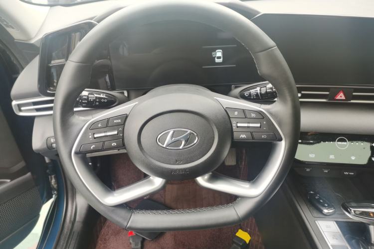 Used Hyundai Elantra 2022 1.5L CVT LUX Prestige Edition
