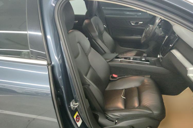 Used Volvo S60 2022 B4 Zhiyi Luxury Edition