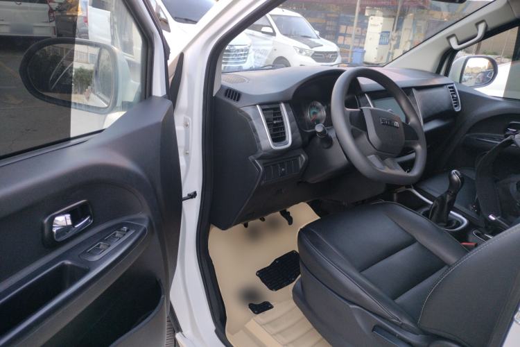 Used Jinbei Gold Hiace 2024 2.0L Travel Lion 9-Seater Central Air Conditioning