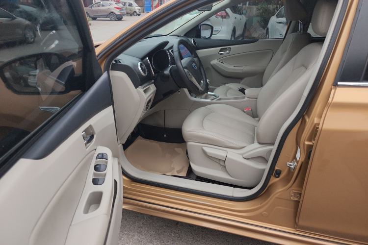 Used Venucia T70 2015 2.0L Manual RuiXiang Edition
