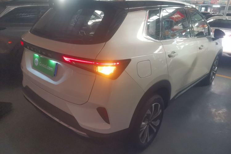 Used Wuling Asta 2022 2.0L DHT Electric-Speed Version
