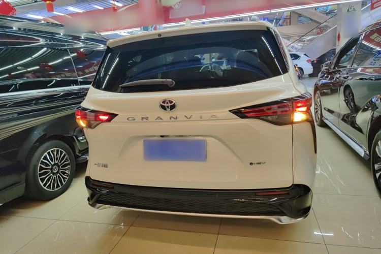 Used Toyota Granvia 2024 2.5L Hybrid Luxury Edition
