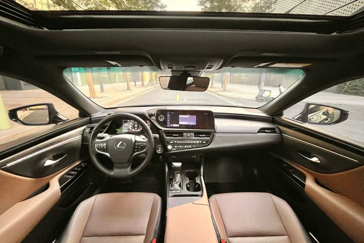 Used Lexus ES 2023 200 Excellence Edition
