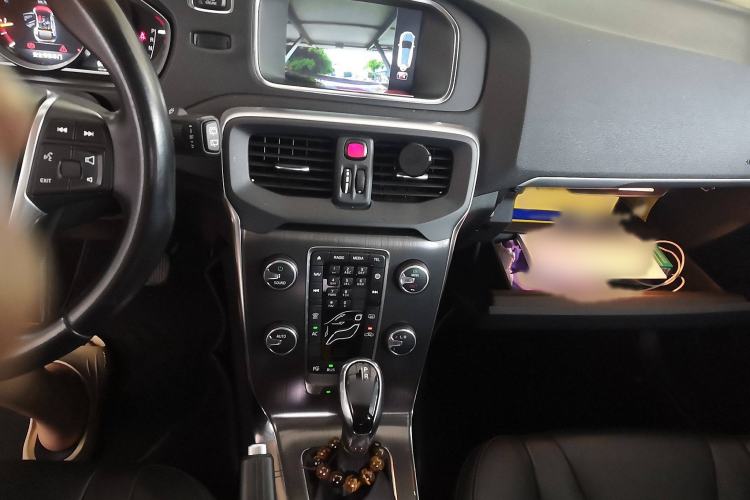 Used Volvo V40 2015 1.6T Zhiya Edition