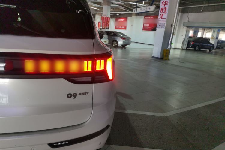 Used Lynk & Co 09 2021 2.0T Halo Six-Seater